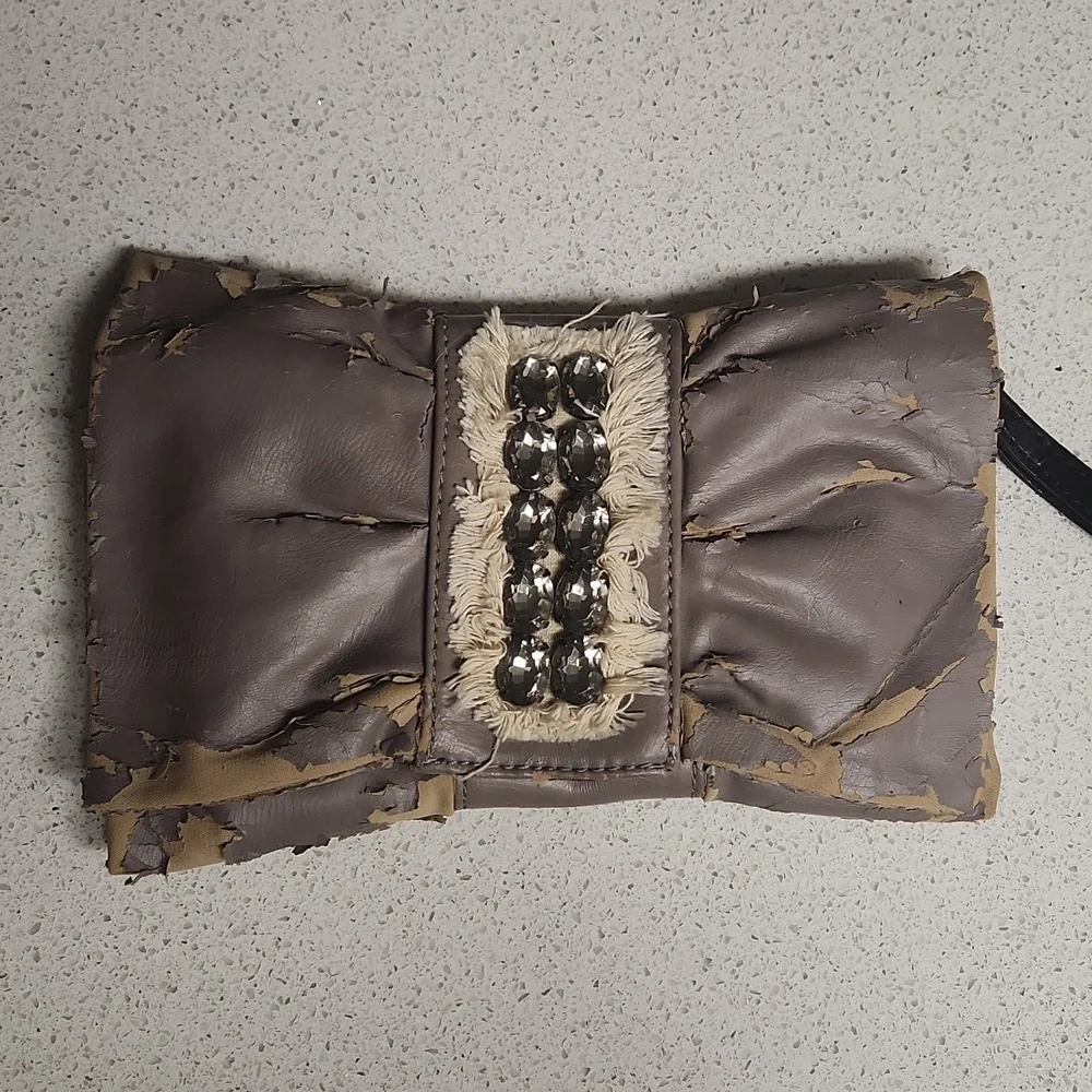 Simply Vera Vera Wang Lilac/Lavender Wrislet/Clutch with GemS